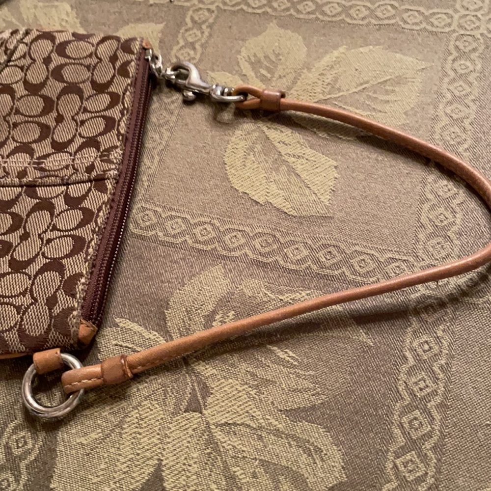 Coach wristlet - Picture 3 of 5